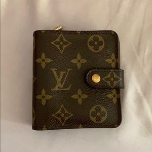 Compact Louis Vuitton Wallet